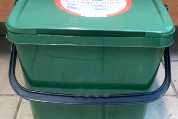 Mastello (30-50 litri) per il servizio “porta a porta” ad utenze domestiche singole o per piccoli condomini e utenze non domestiche (piccoli produttori di rifiuti d’imballaggio in vetro)